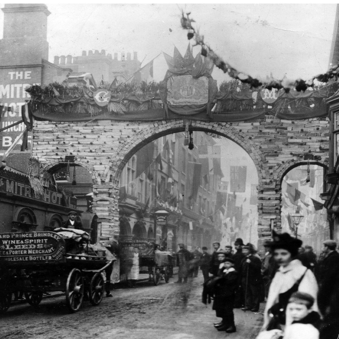 Bread roll square 1500 bread rolls forming an arch in Leeds City Centre, 1894